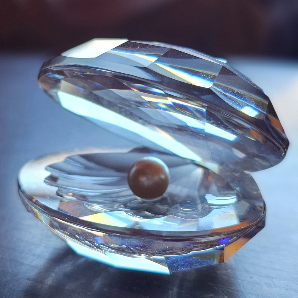 SWAROVSKI CRYSTAL LARGE CLAM SHELL WITH PEARL